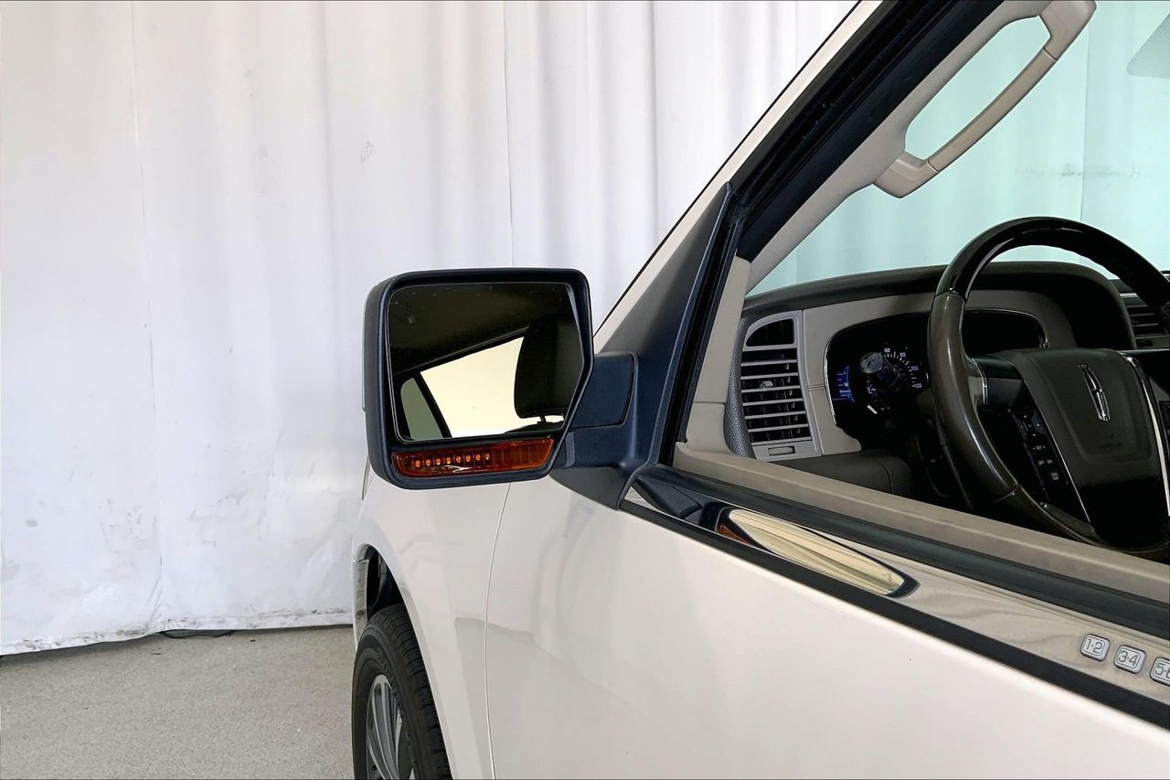 Used 2015 Lincoln Navigator L 2WD image 10