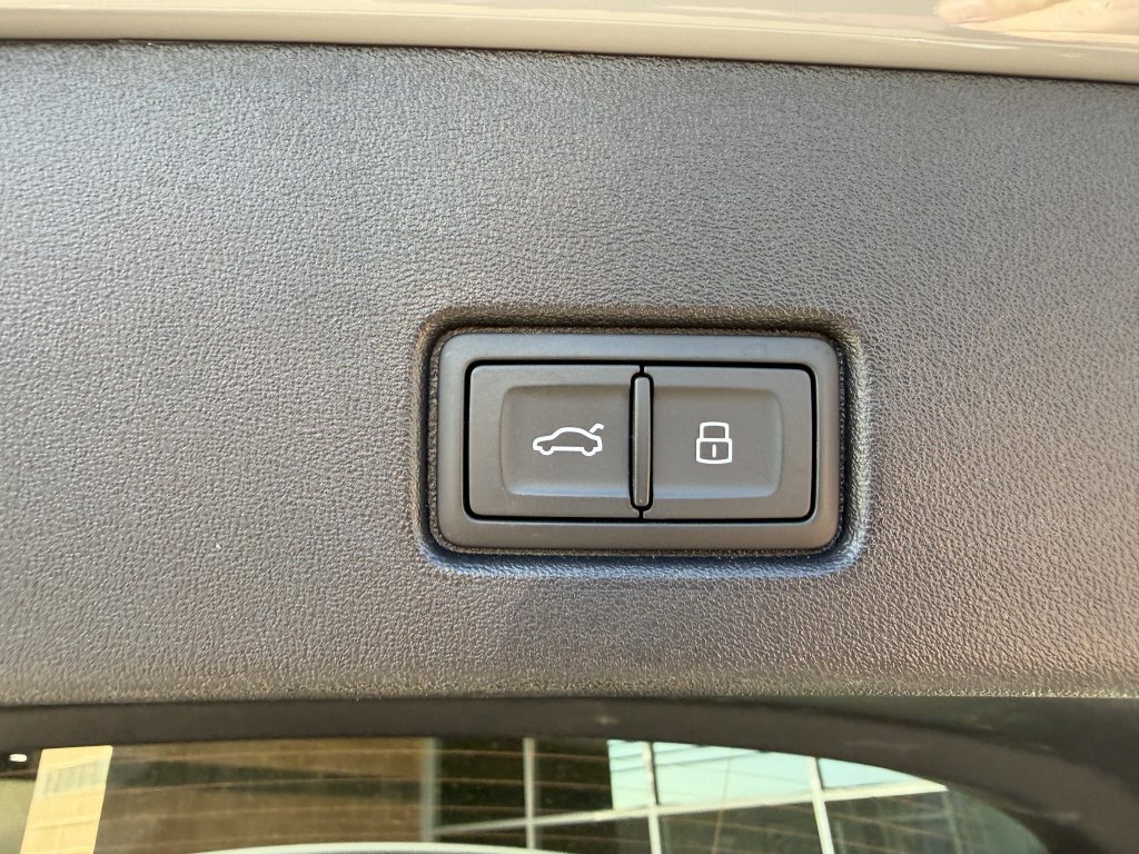 Used 2024 Audi Q4 e-tron Premium Plus w/ Premium Plus image 37
