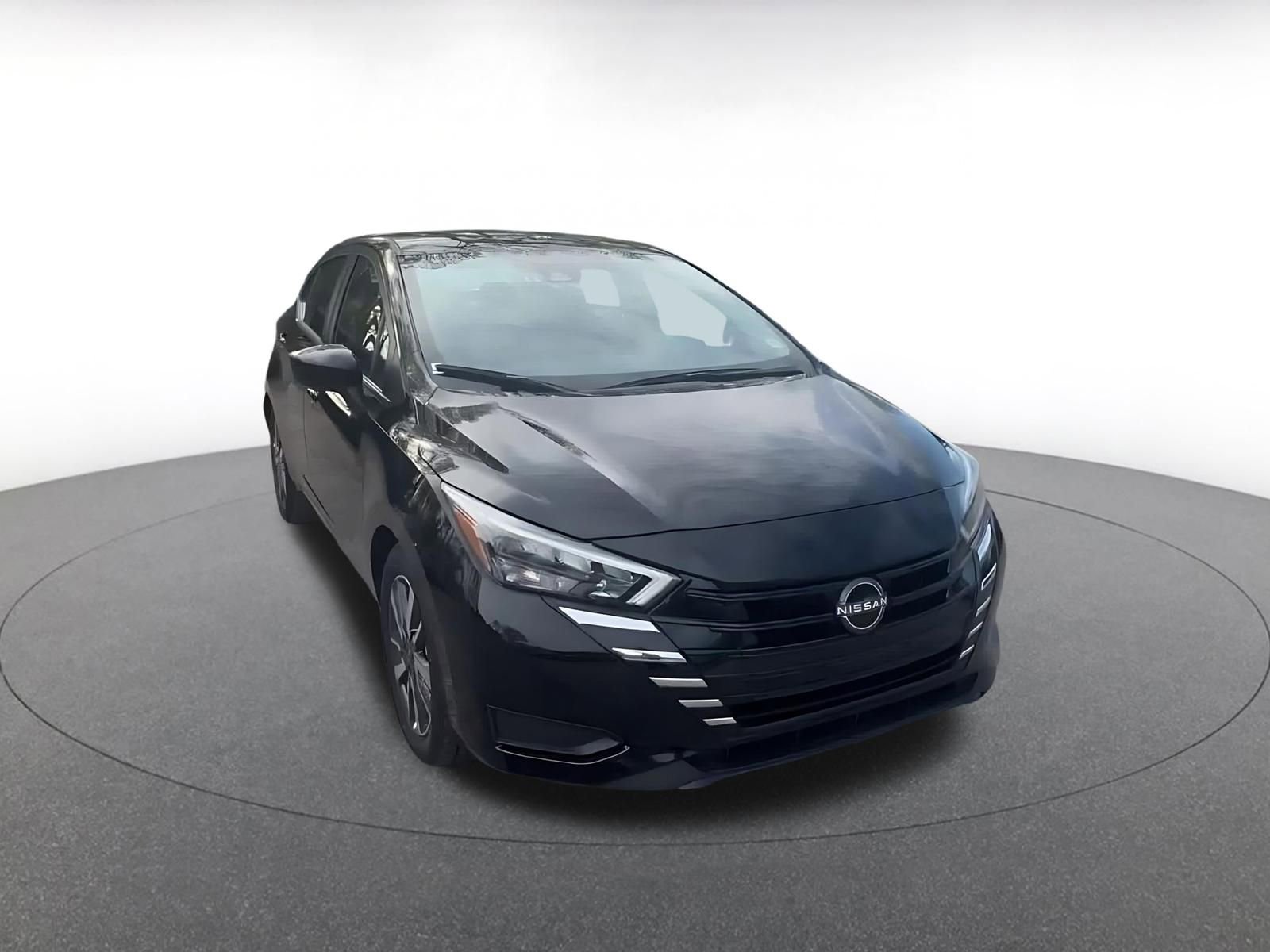 Used 2025 Nissan Versa SV FWD image 3