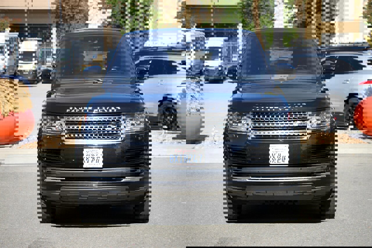 Used 2017 Land Rover Range Rover image 2