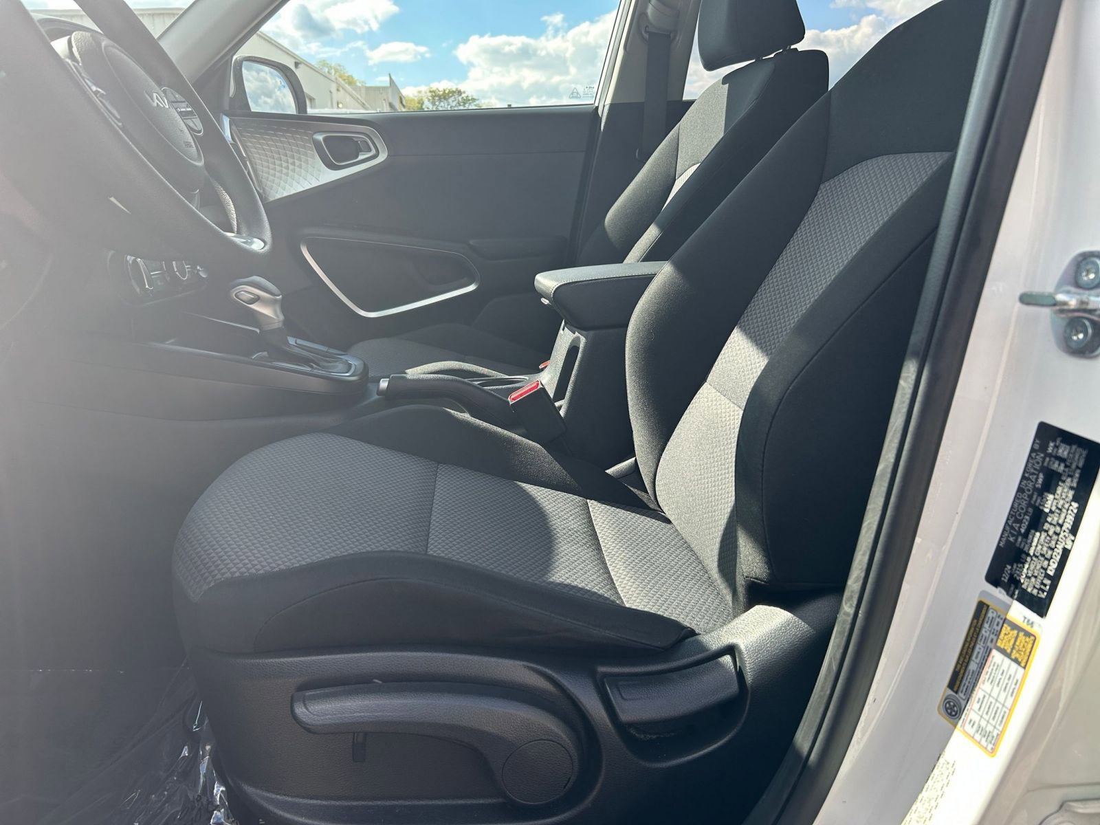 Used 2025 Kia Soul LX w/ LX Technology Package FWD image 22