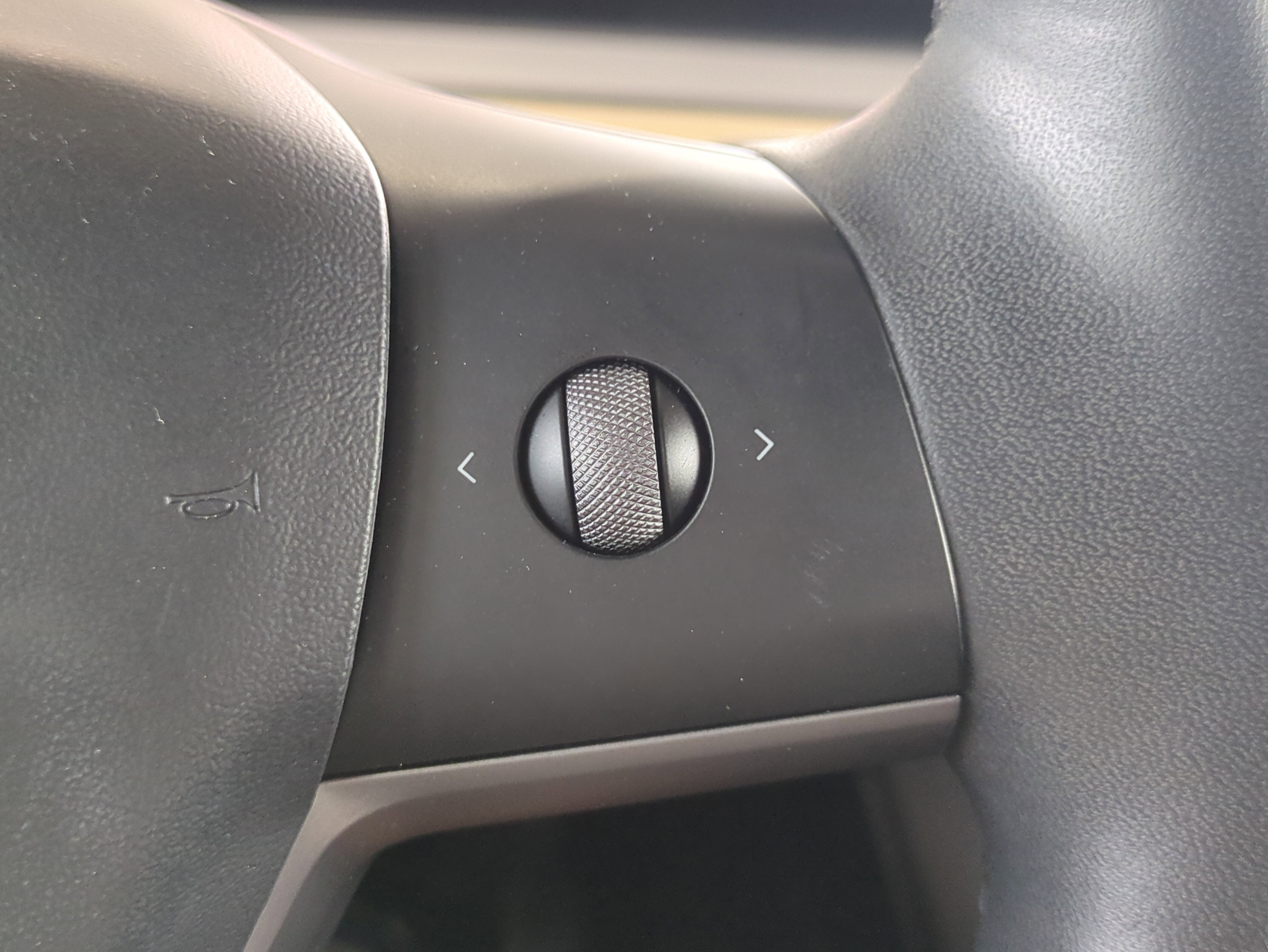 Used 2022 Tesla Model Y Long Range image 28