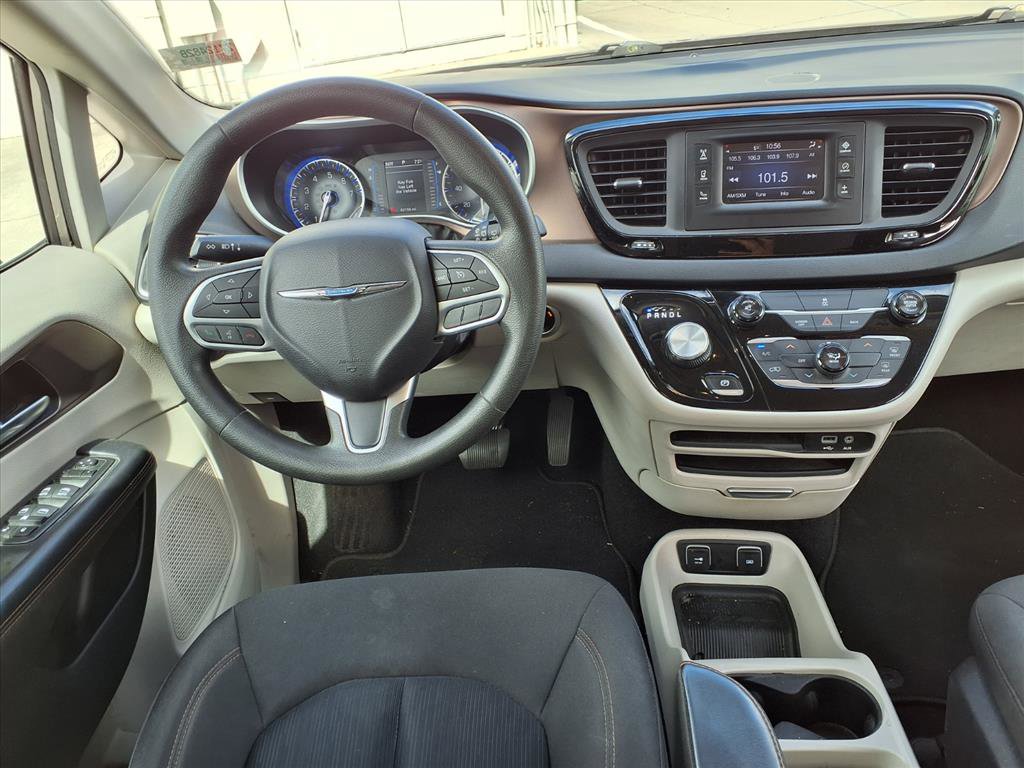 Used 2017 Chrysler Pacifica Touring image 11
