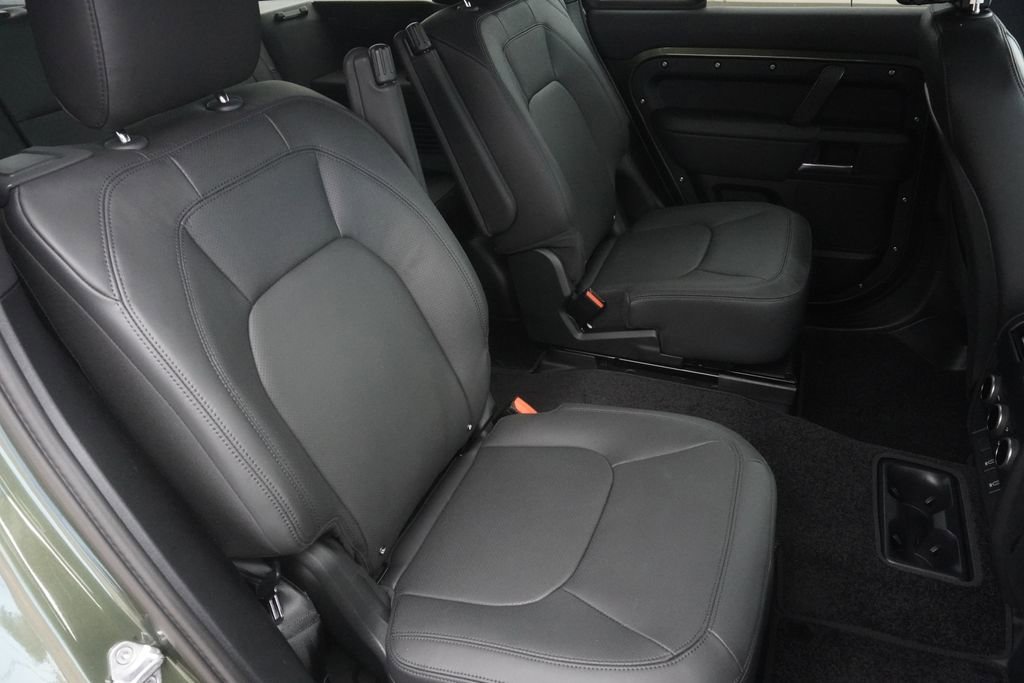 New 2026 Land Rover Defender 130 X-Dynamic SE image 27
