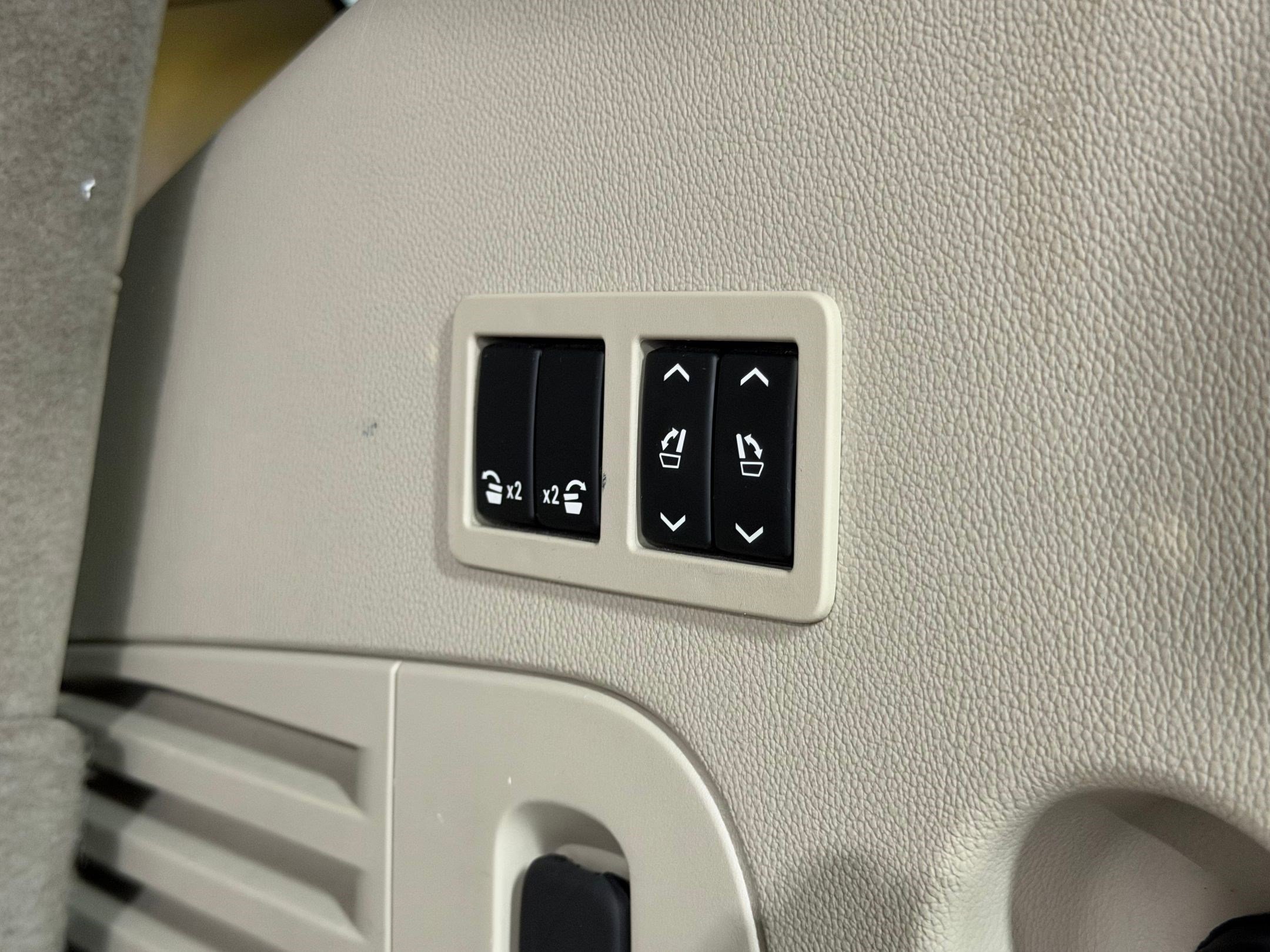 Used 2017 Cadillac Escalade Premium Luxury RWD image 43