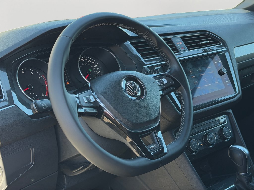 Used 2018 Volkswagen Tiguan SEL FWD image 18
