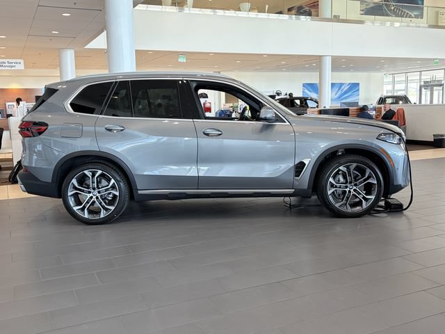 Used 2026 BMW X5 xDrive40i w/ Climate Comfort Package AWD/4WD image 4