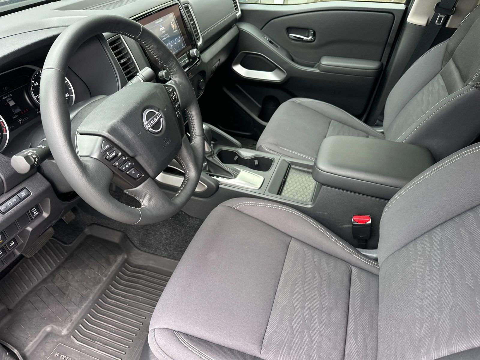 Used 2024 Nissan Frontier SV w/ Hardbody Edition image 9