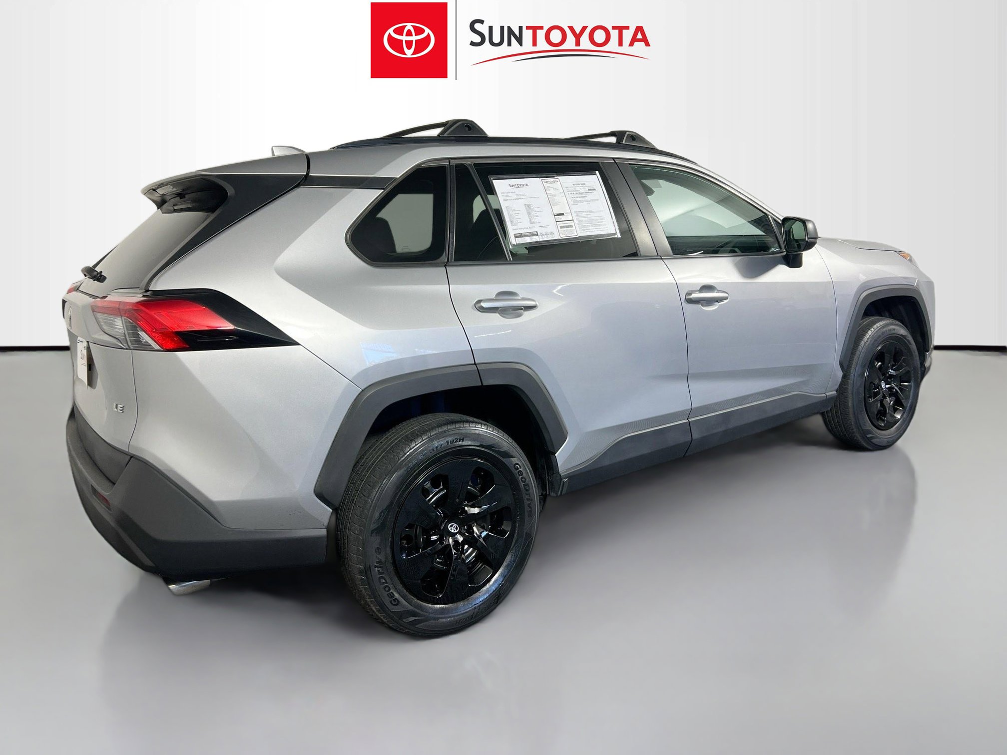 Used 2020 Toyota RAV4 LE image 4