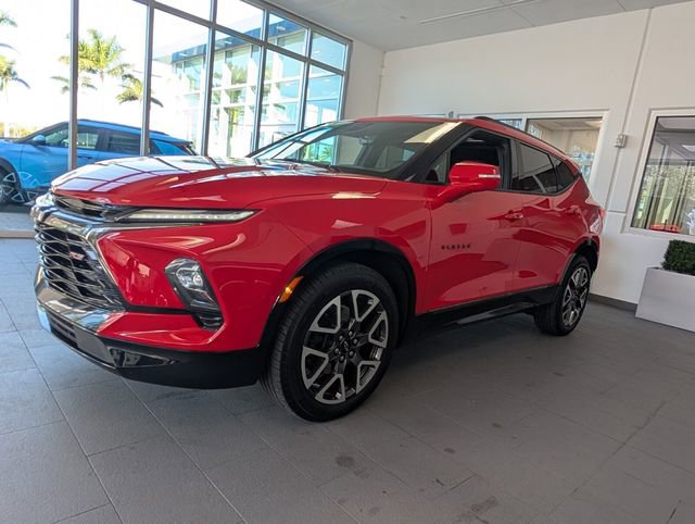 Certified 2024 Chevrolet Blazer RS w/ Driver Confidence II Package image 3