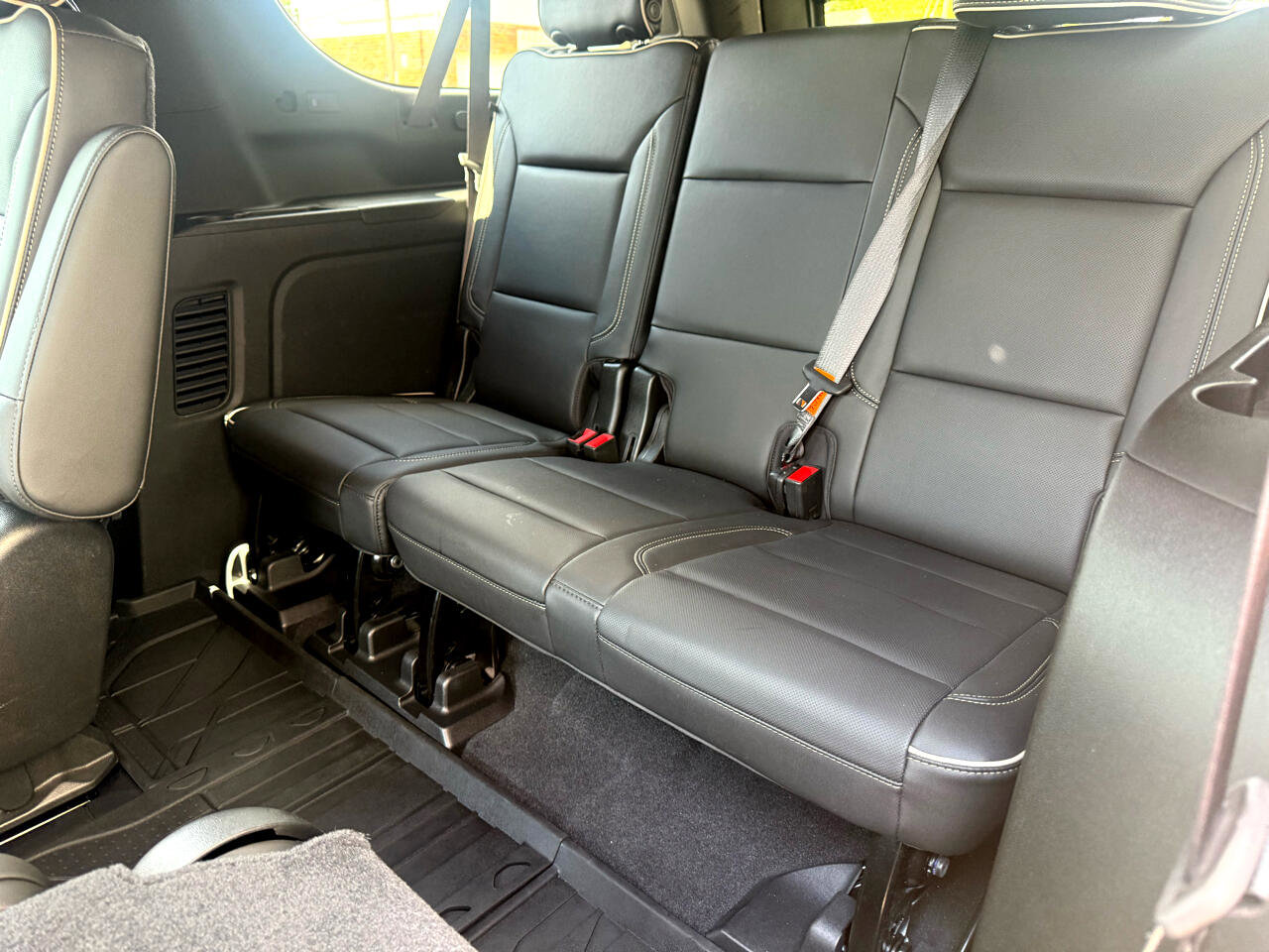Used 2021 Chevrolet Suburban Premier w/ Premium Package image 17