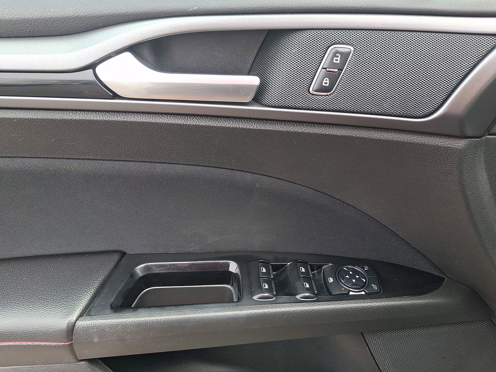 Used 2016 Ford Fusion SE w/ Equipment Group 201A FWD image 13