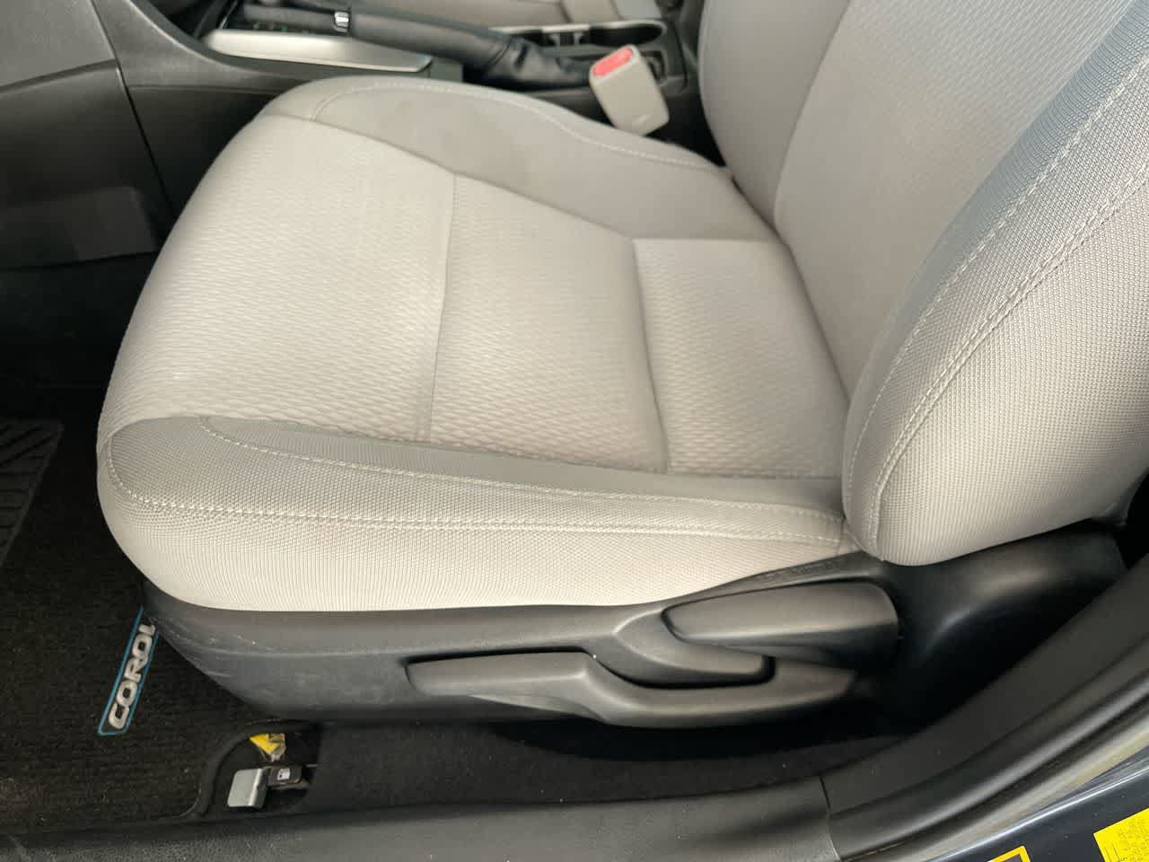 Used 2015 Toyota Corolla LE FWD image 12