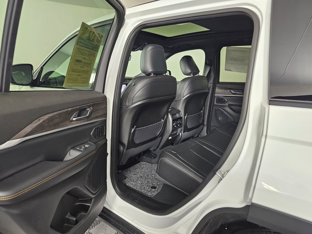 New 2026 Jeep Grand Cherokee Limited AWD/4WD image 33