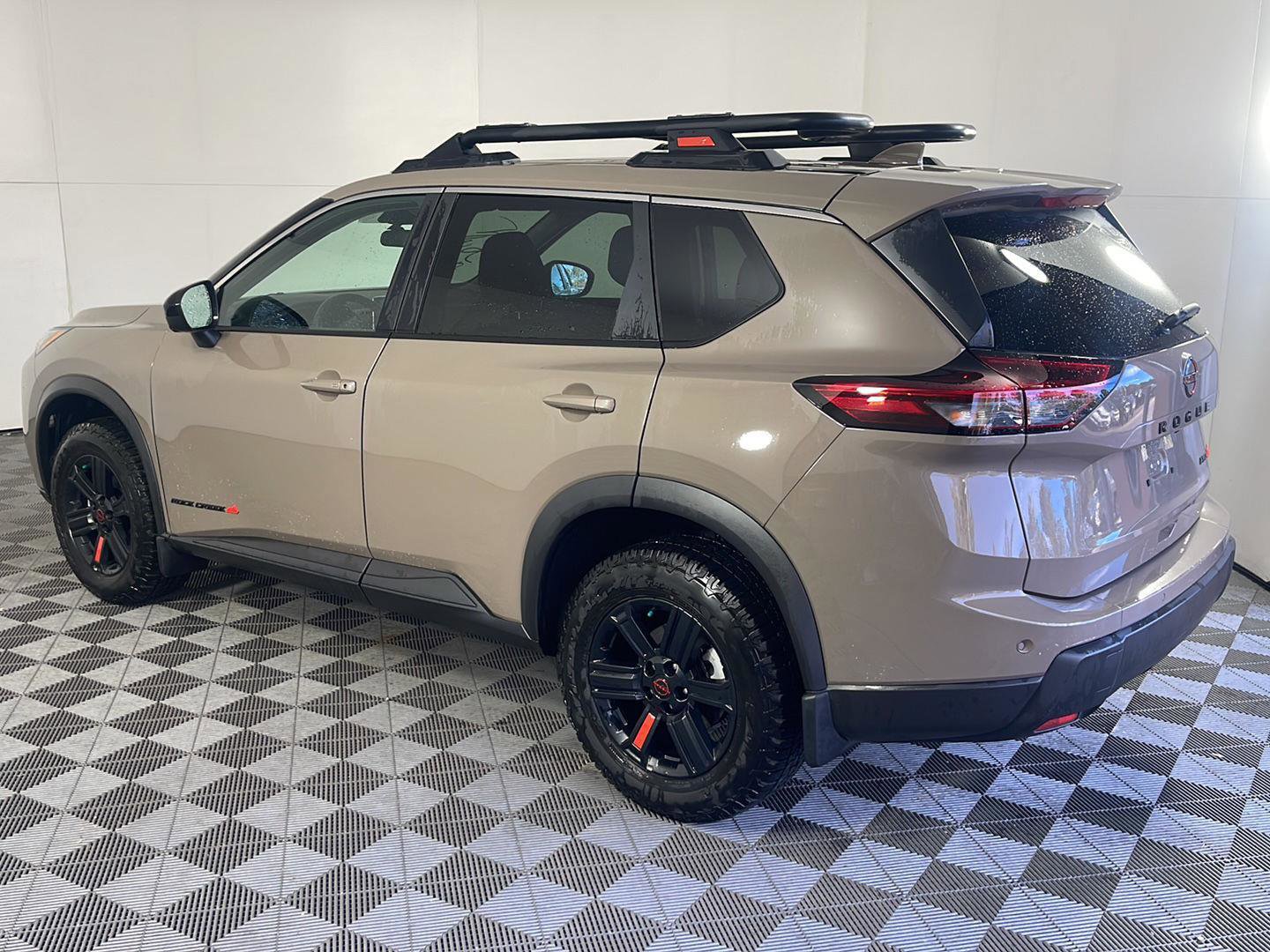 Used 2025 Nissan Rogue SV image 10