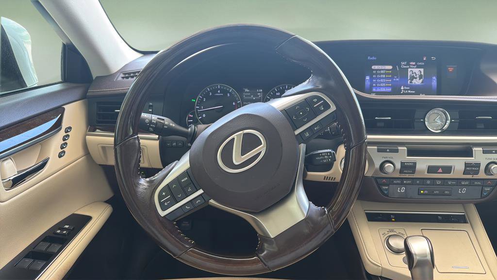 Used 2016 Lexus ES 350 w/ Premium Package w/Wood Trim FWD image 9
