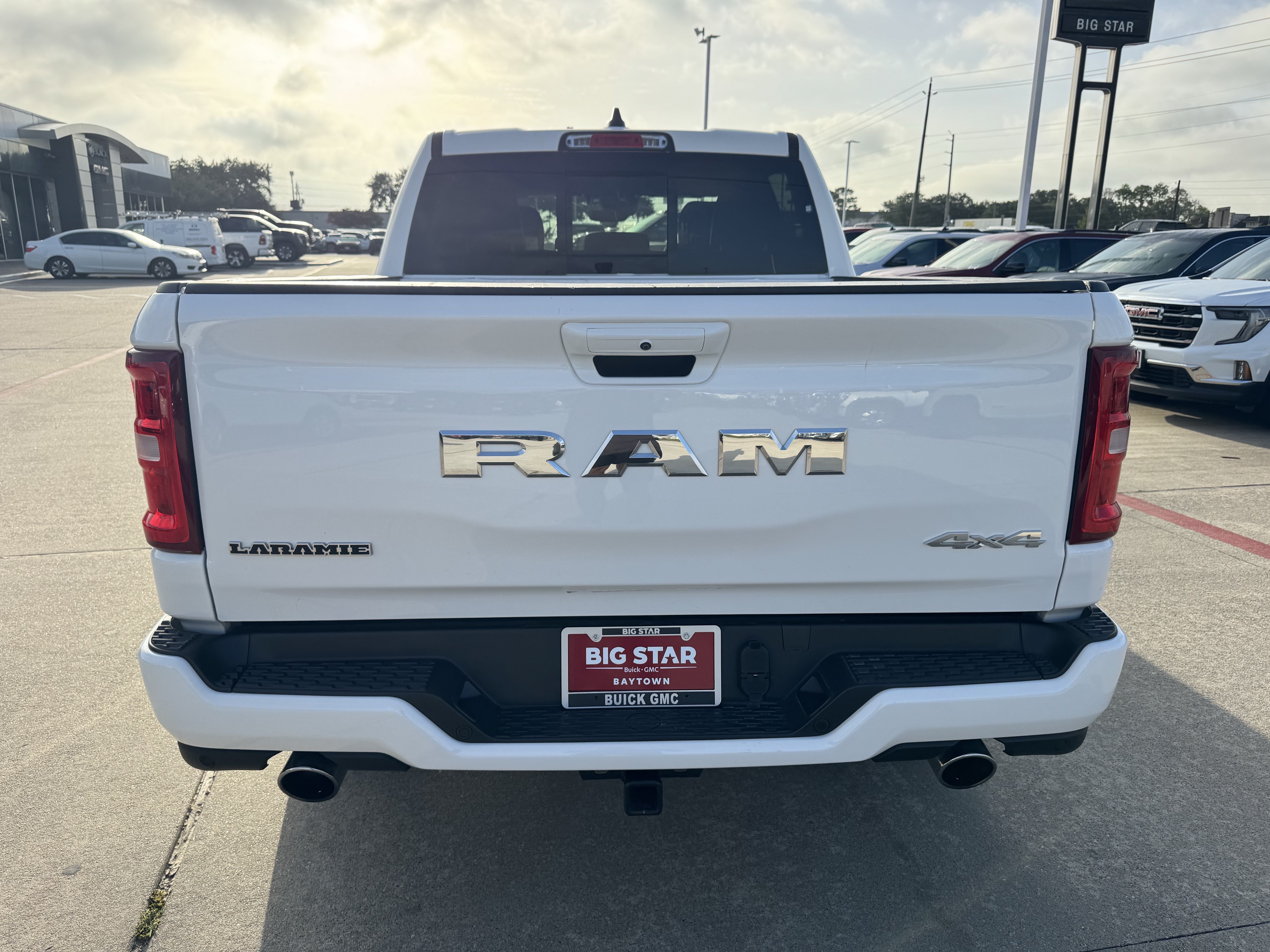 Used 2025 RAM 1500 Laramie w/ Sport Appearance Package AWD/4WD image 7