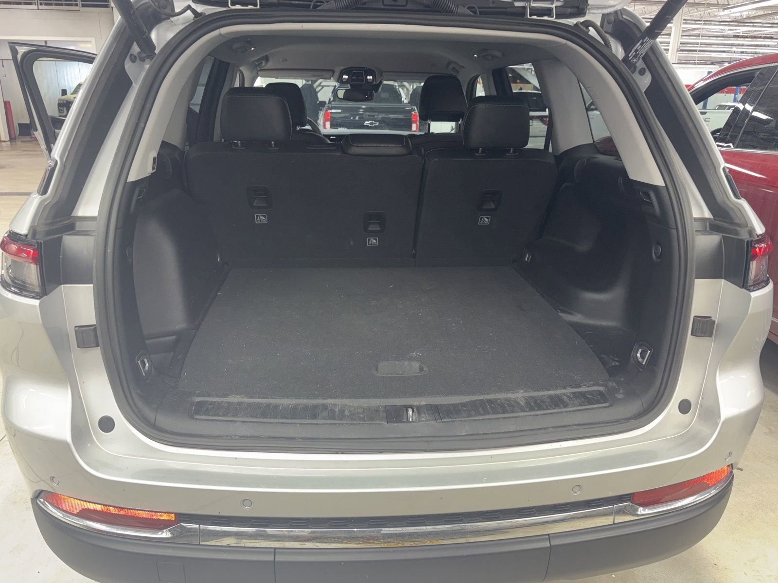 Used 2023 Jeep Grand Cherokee Limited image 8