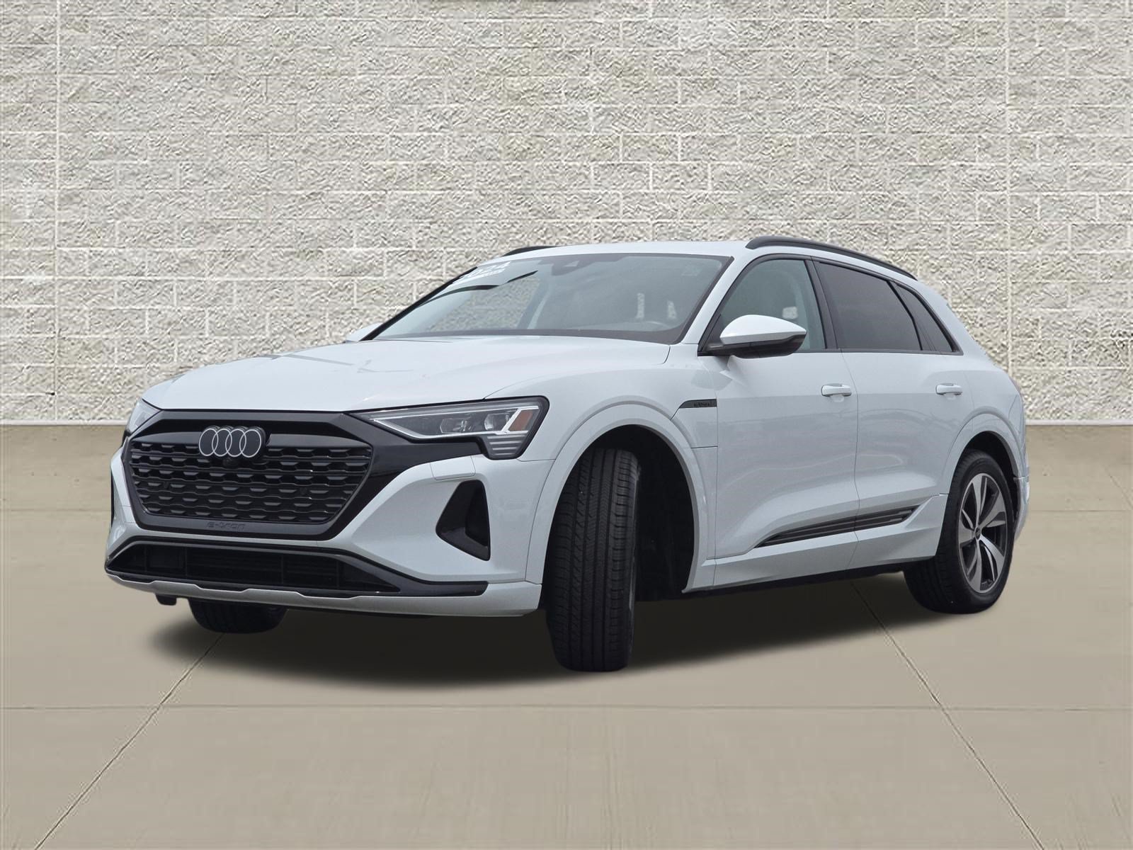Certified 2024 Audi Q8 e-tron Premium AWD/4WD image 3