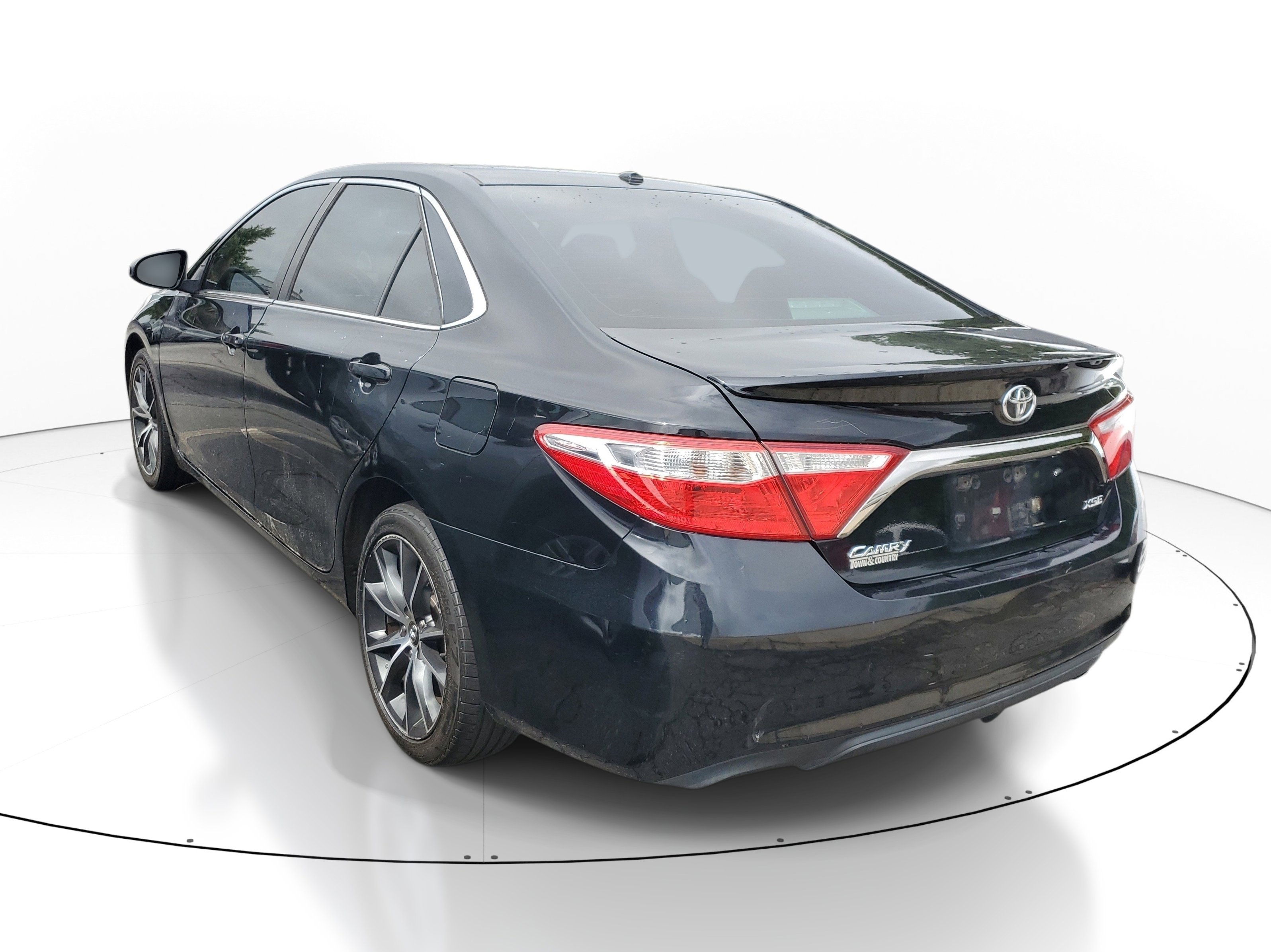 Used 2017 Toyota Camry XSE FWD image 6