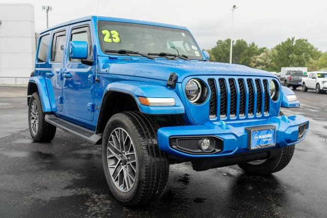 Used 2023 Jeep Wrangler Unlimited Sahara AWD/4WD image 4