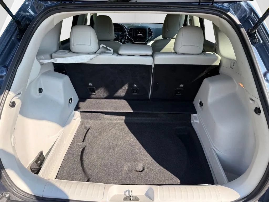 Used 2020 Jeep Cherokee Latitude Plus AWD/4WD image 9