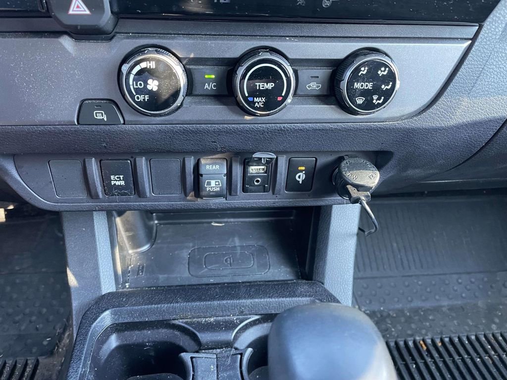 Used 2018 Toyota Tacoma TRD Sport image 38