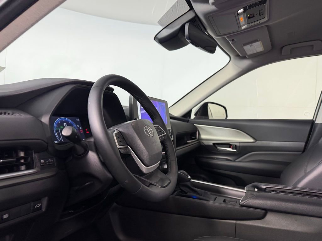 Used 2025 Toyota Grand Highlander FWD image 20