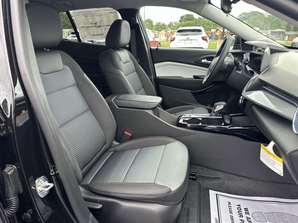 New 2026 Chevrolet Trax LT w/ Driver Confidence Package FWD image 29