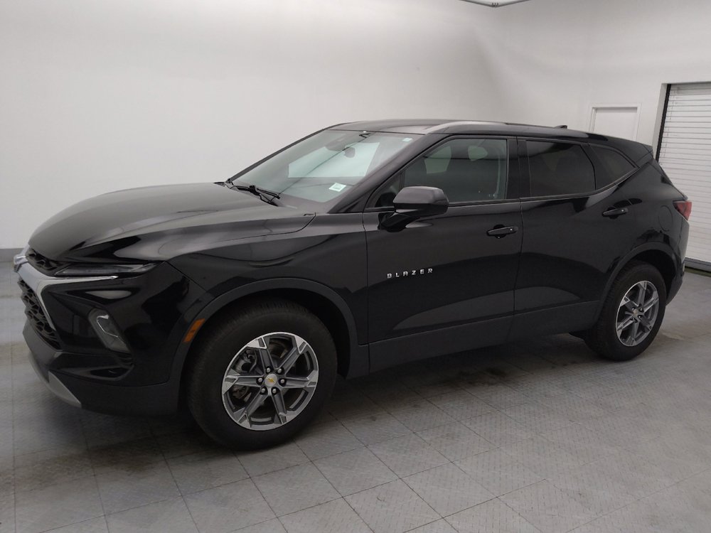 Used 2023 Chevrolet Blazer LT image 2