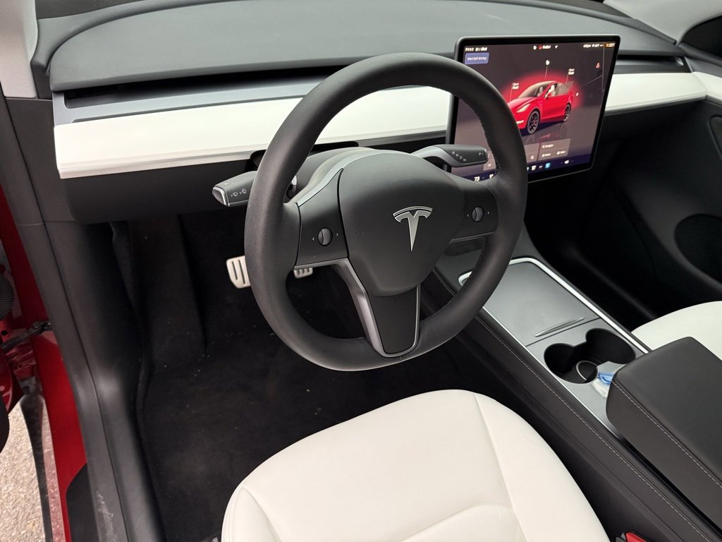 Used 2025 Tesla Model Y Performance image 9