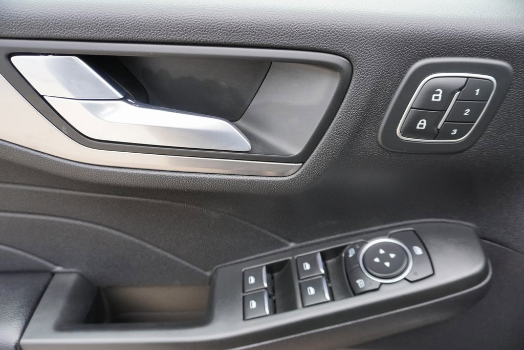 Certified 2022 Ford Escape Titanium image 9