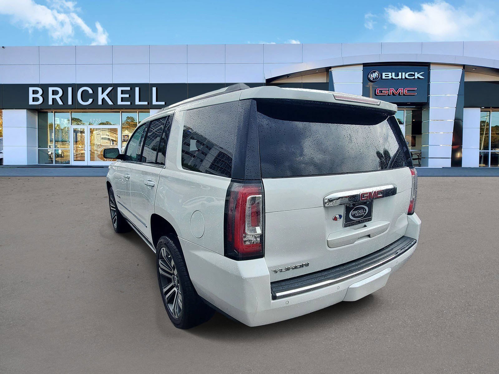 Used 2020 GMC Yukon Denali w/ Denali Premium Package RWD image 4