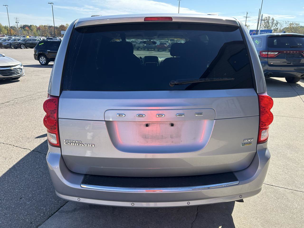 Used 2016 Dodge Grand Caravan SXT w/ Rear Park Assist Package FWD image 6