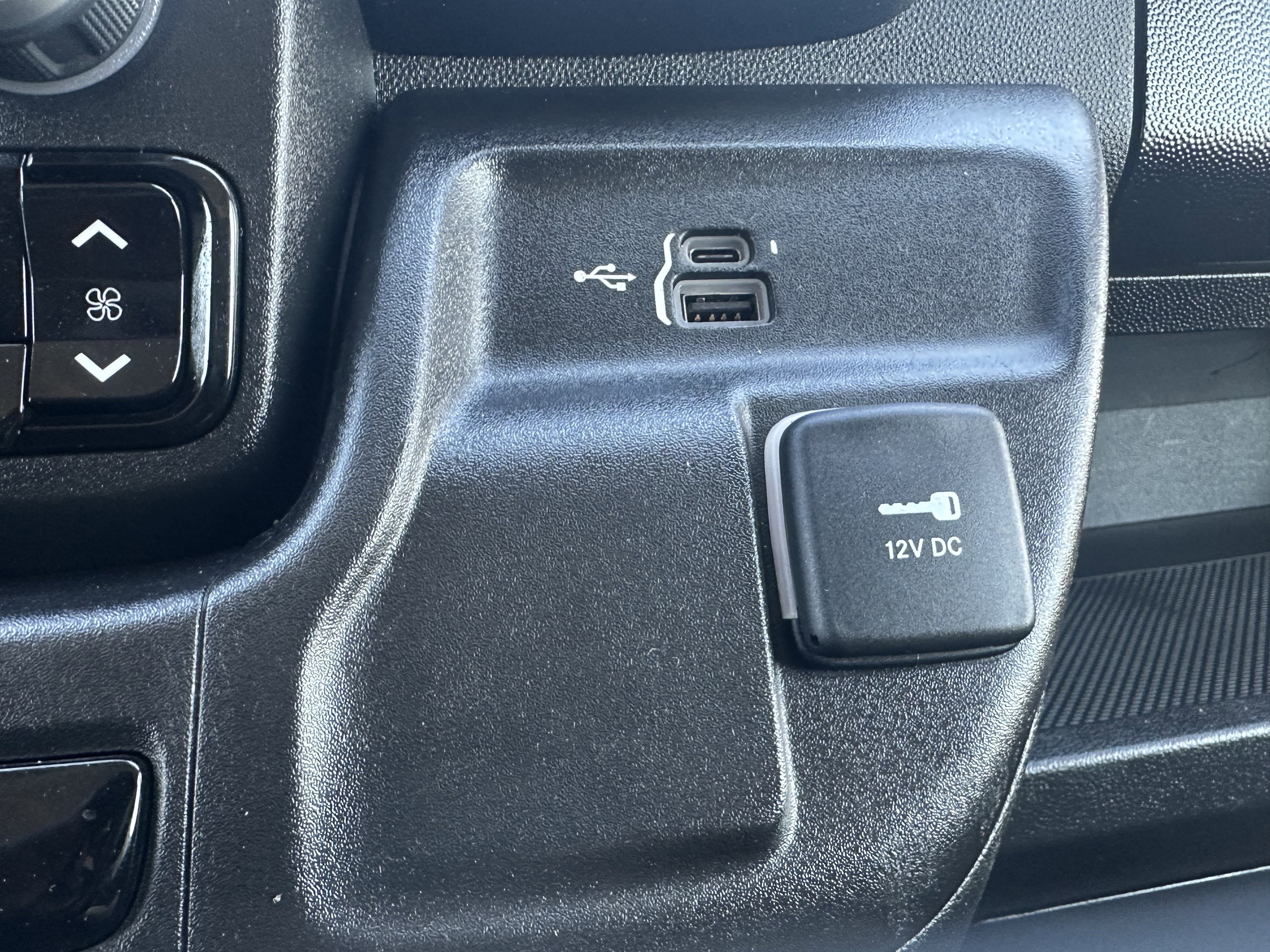 Used 2023 RAM ProMaster 3500 w/ Driver Convenience Group image 33