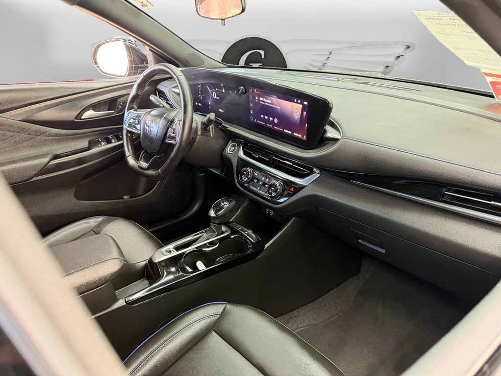 Used 2025 Buick Envista Sport Touring image 16