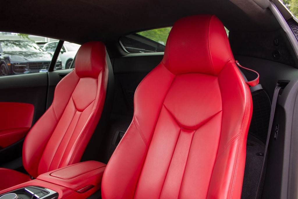 Used 2018 Audi R8 V10 w/ Premium Package RWD image 12