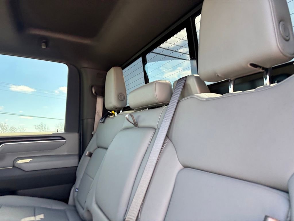 Used 2025 GMC Sierra 2500 SLT AWD/4WD image 27