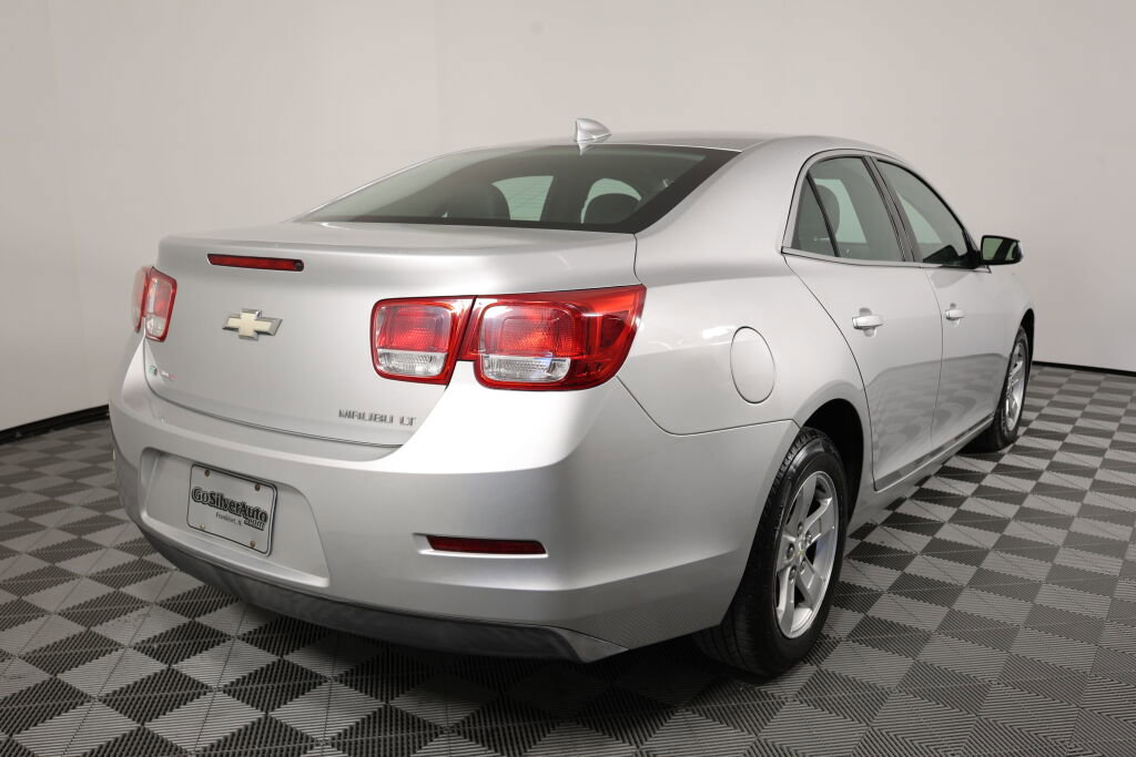 Used 2016 Chevrolet Malibu LT image 2