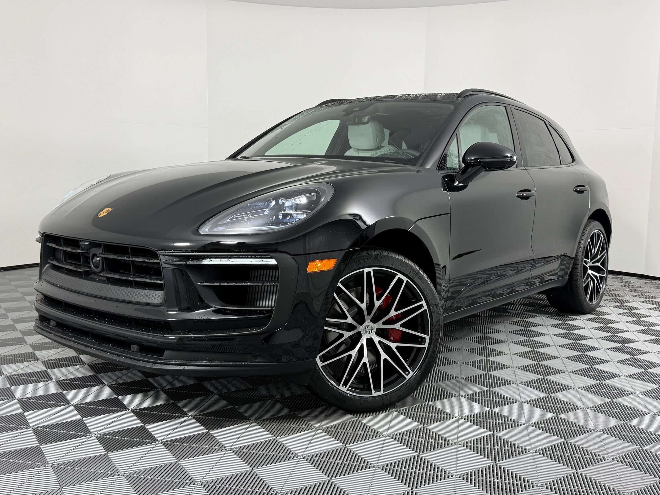 Used 2026 Porsche Macan S AWD/4WD video 1