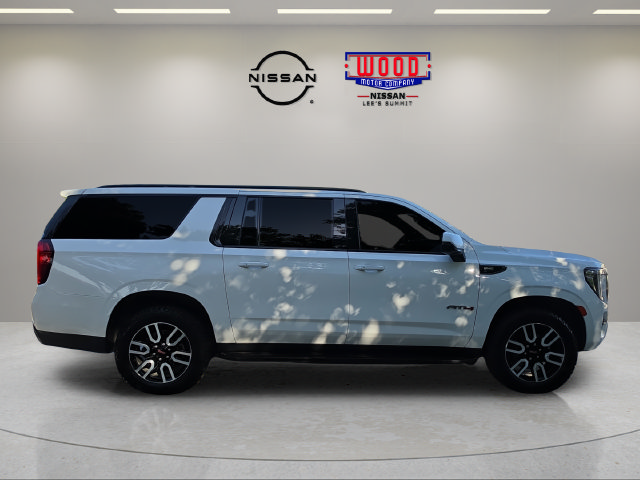 Used 2022 GMC Yukon XL AT4 w/ Technology Package AWD/4WD image 2
