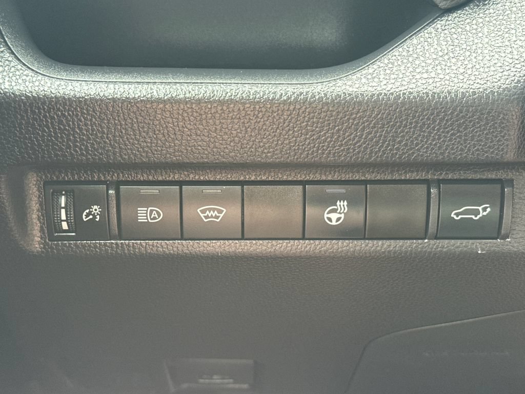 Used 2025 Toyota RAV4 XLE w/ Convenience Package AWD/4WD image 33