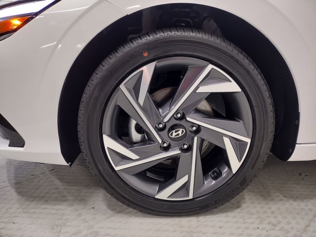 New 2026 Hyundai Elantra Limited FWD image 5