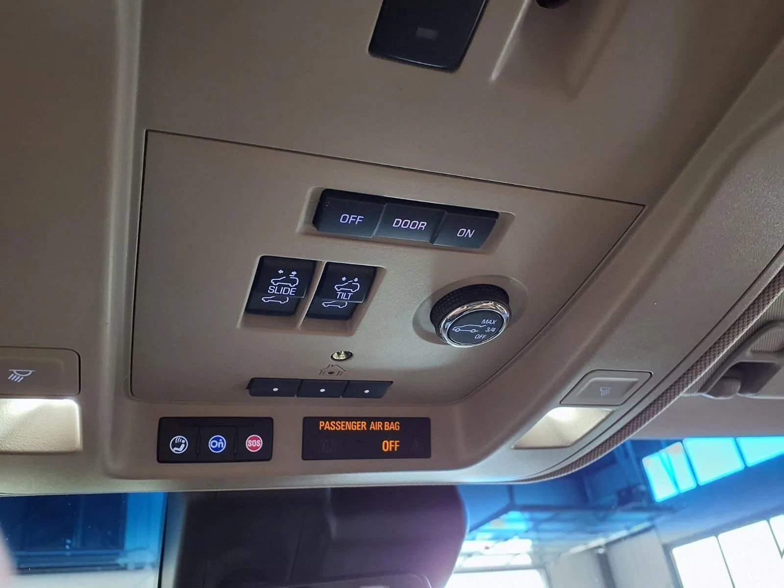 Used 2018 Cadillac Escalade Premium Luxury image 24