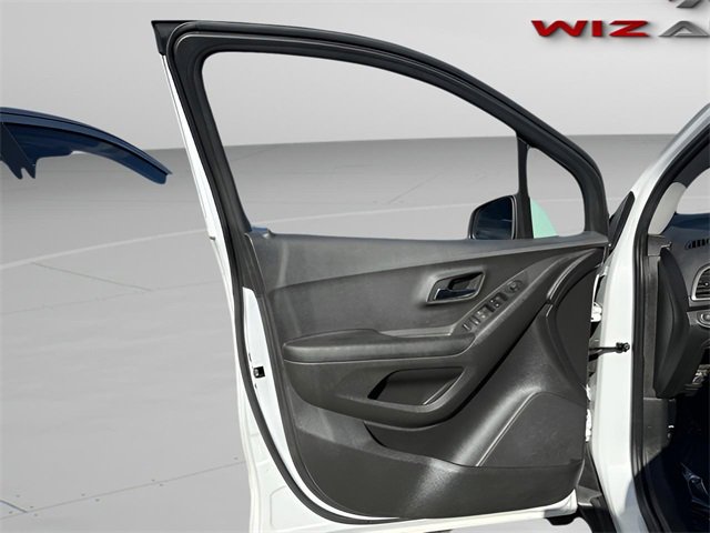 Used 2020 Chevrolet Trax LT image 12