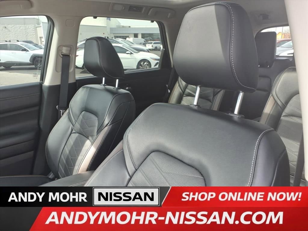 Used 2024 Nissan Pathfinder Platinum image 13