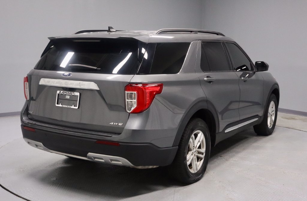 Certified 2023 Ford Explorer XLT w/ Equipment Group 202A AWD/4WD image 9