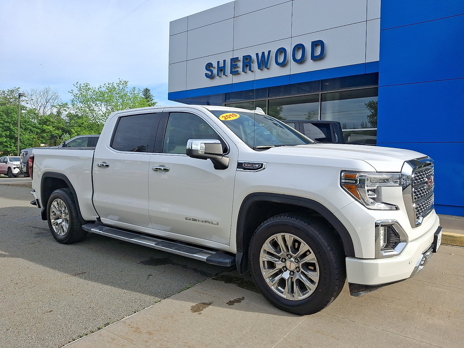 Used 2019 GMC Sierra 1500 Denali w/ Driver Alert Package II AWD/4WD image 1