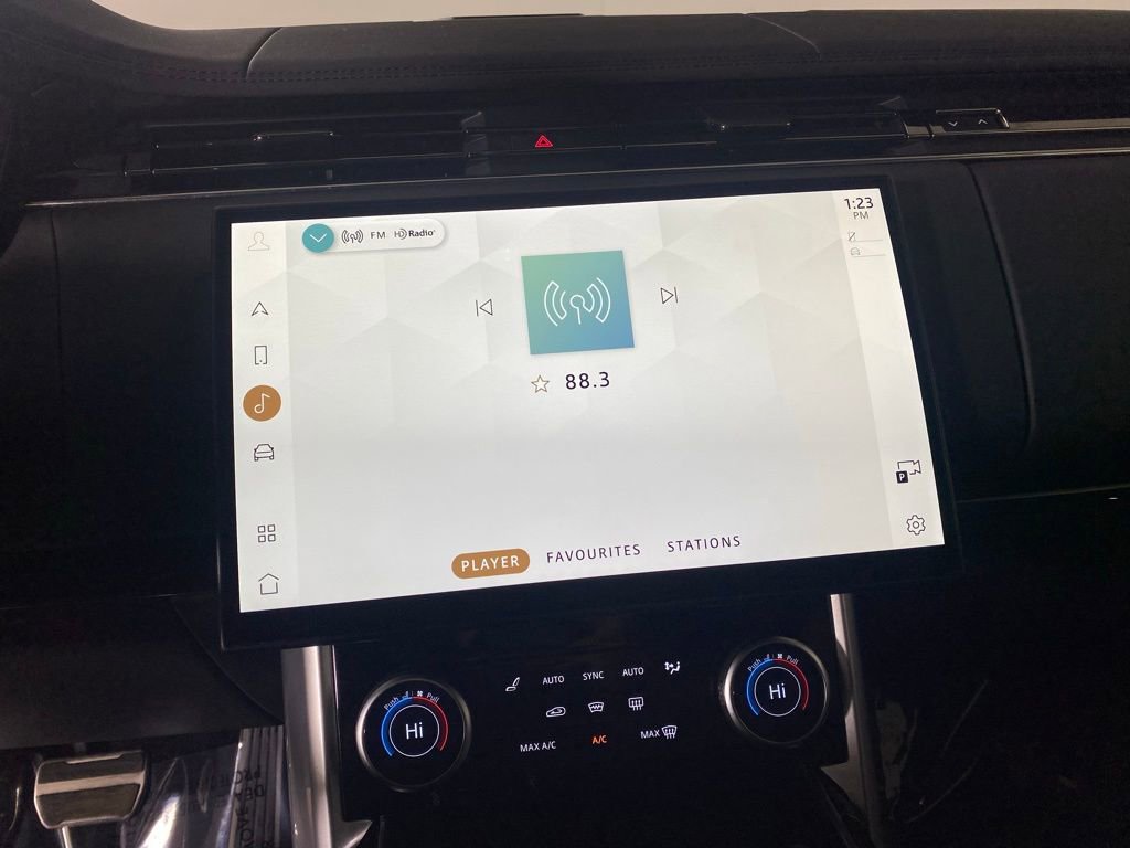 Used 2023 Land Rover Range Rover Long Wheelbase SE image 19