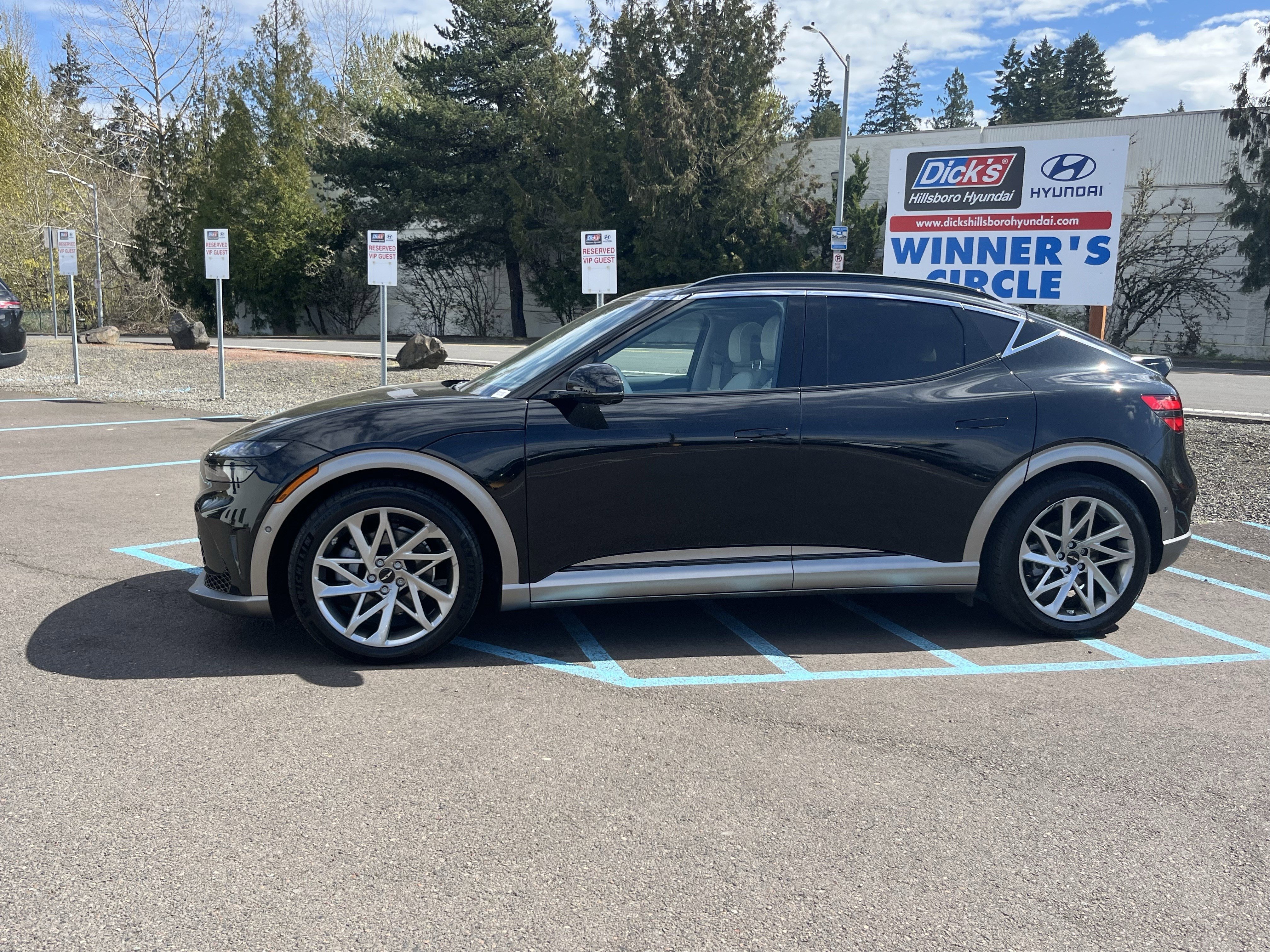 Used 2023 Genesis GV60 Advanced w/ Cargo Package image 2